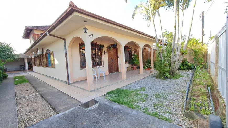 Foto 1 de Casa com 4 Quartos à venda, 216m² em Carianos, Florianópolis