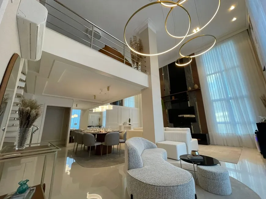 Foto 1 de Apartamento com 3 Quartos à venda, 257m² em Centro, Balneário Camboriú