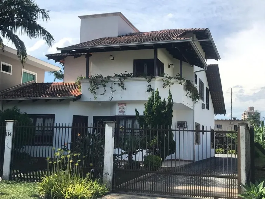 Foto 1 de Casa com 4 Quartos à venda, 296m² em Anita Garibaldi, Joinville