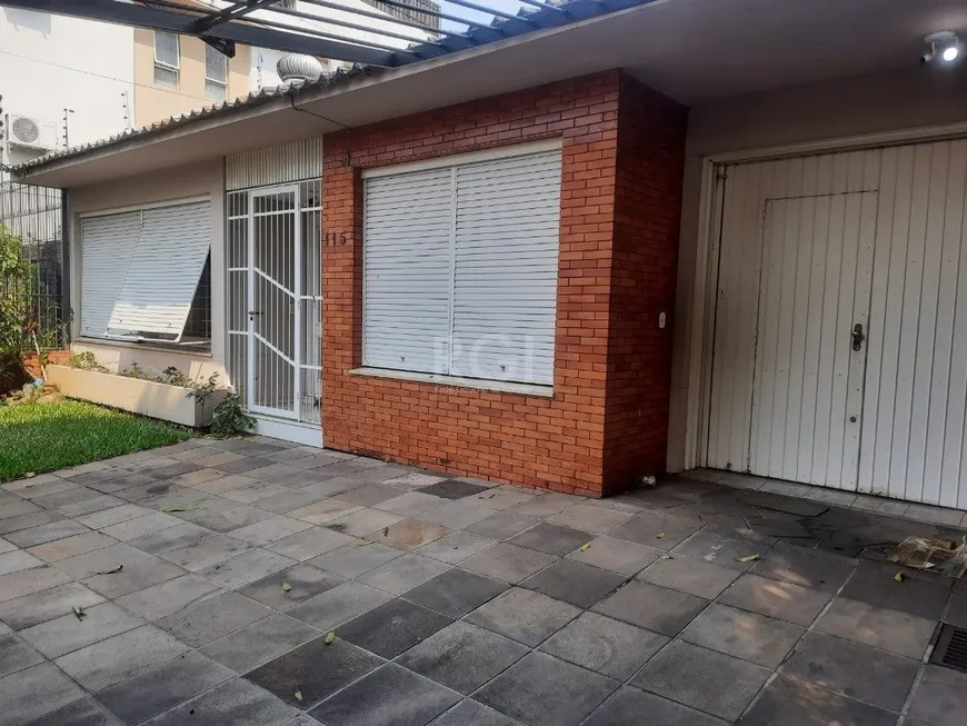 Foto 1 de Casa com 3 Quartos à venda, 250m² em Jardim Lindóia, Porto Alegre