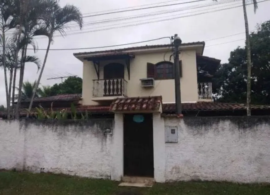 Foto 1 de Fazenda/Sítio com 5 Quartos à venda, 100m² em Jardim Itambi Itambi, Itaboraí