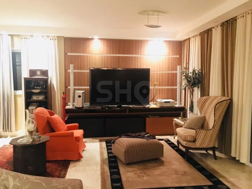 Foto 1 de Apartamento com 3 Quartos para alugar, 190m² em Santa Cecília, São Paulo