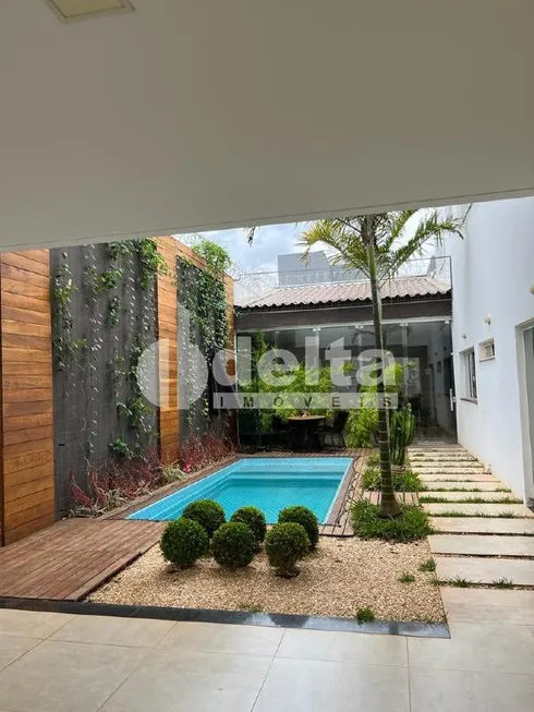 Foto 1 de Casa com 3 Quartos à venda, 242m² em Loteamento Portal do Vale II, Uberlândia