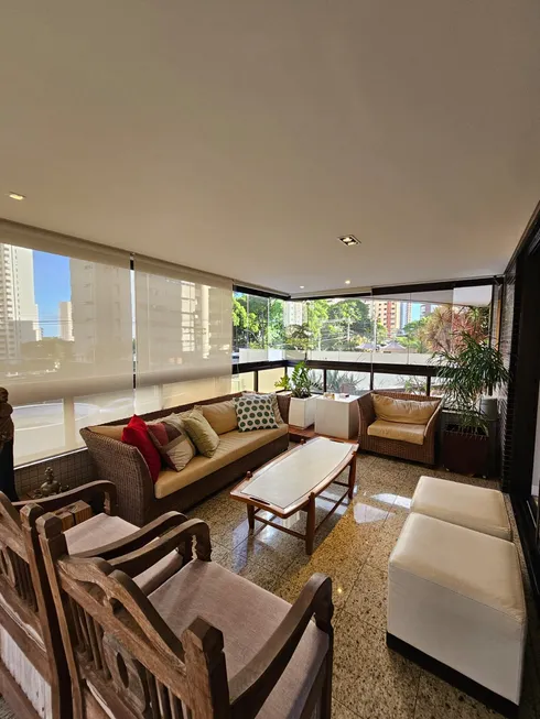 Foto 1 de Apartamento com 4 Quartos à venda, 281m² em Candeal, Salvador