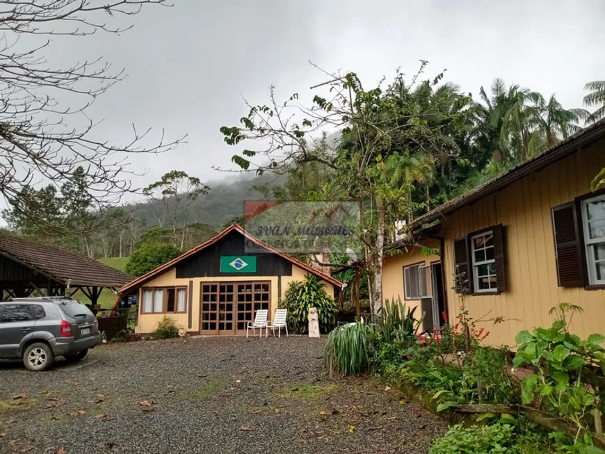 Foto 1 de Fazenda/Sítio com 4 Quartos à venda, 200m² em Vila Nova, Joinville