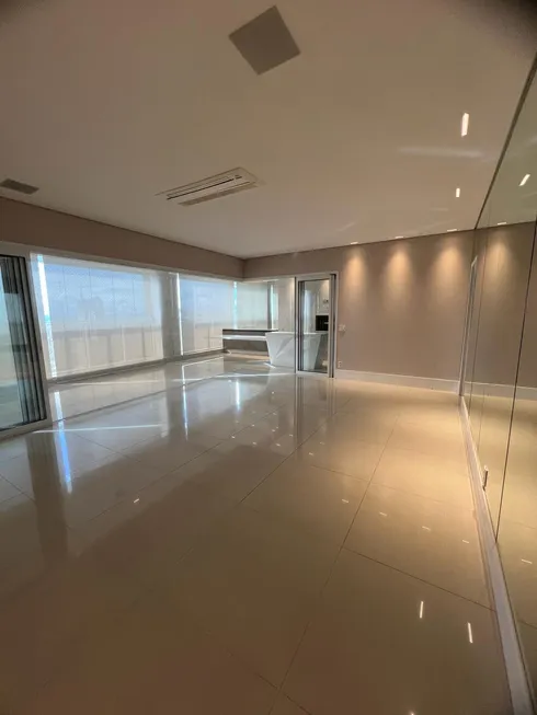 Foto 1 de Apartamento com 4 Quartos à venda, 237m² em Setor Bueno, Goiânia