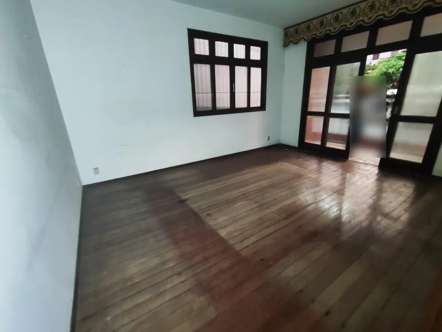 Foto 1 de Casa com 3 Quartos para alugar, 250m² em Centro, Macaé