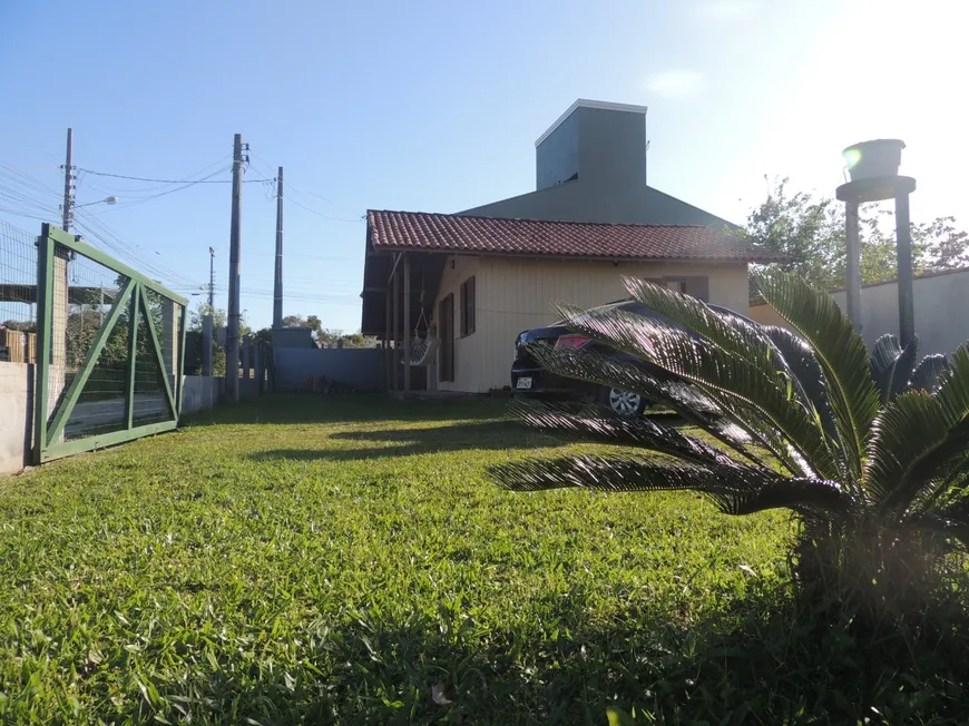 Foto 1 de Casa com 2 Quartos à venda, 54m² em Praia do Rosa, Imbituba