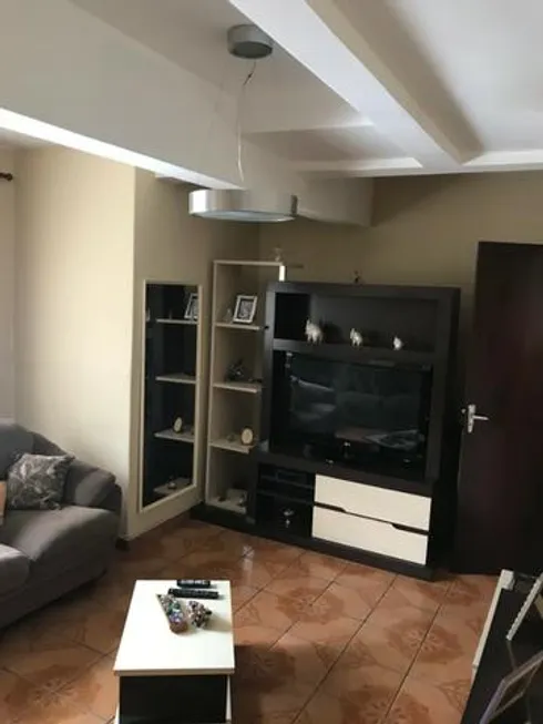 Foto 1 de Casa com 2 Quartos para alugar, 90m² em Parque Brasil, São Paulo