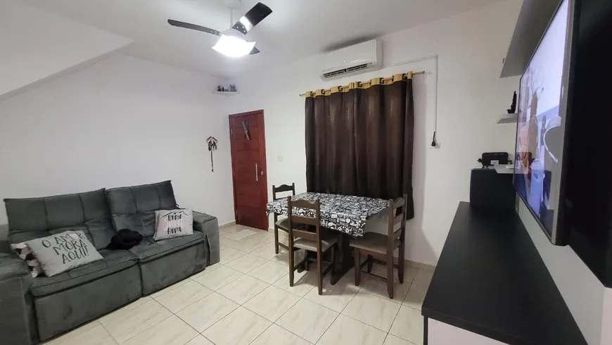 Foto 1 de Casa com 2 Quartos à venda, 47m² em Vila Voturua, São Vicente