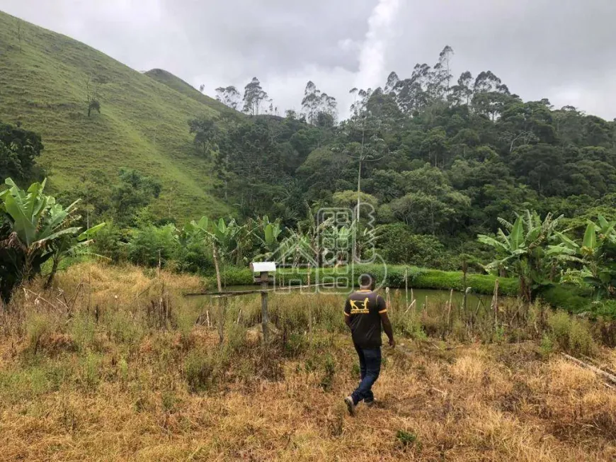 Foto 1 de Fazenda/Sítio com 3 Quartos à venda, 301m² em Granja dos Cavaleiros, Macaé