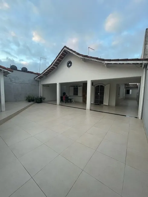 Foto 1 de Casa com 3 Quartos à venda, 130m² em Centro, Mongaguá
