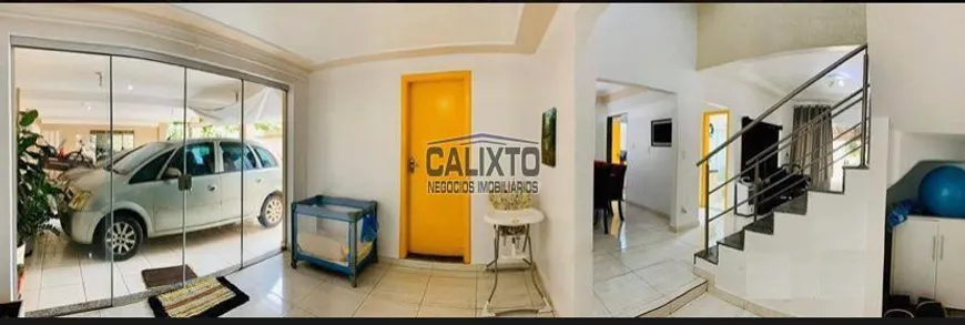 Foto 1 de Sobrado com 3 Quartos à venda, 380m² em Brasil, Uberlândia