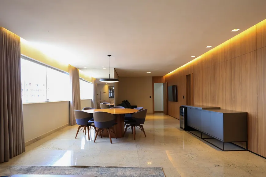 Foto 1 de Apartamento com 4 Quartos à venda, 164m² em Serra, Belo Horizonte