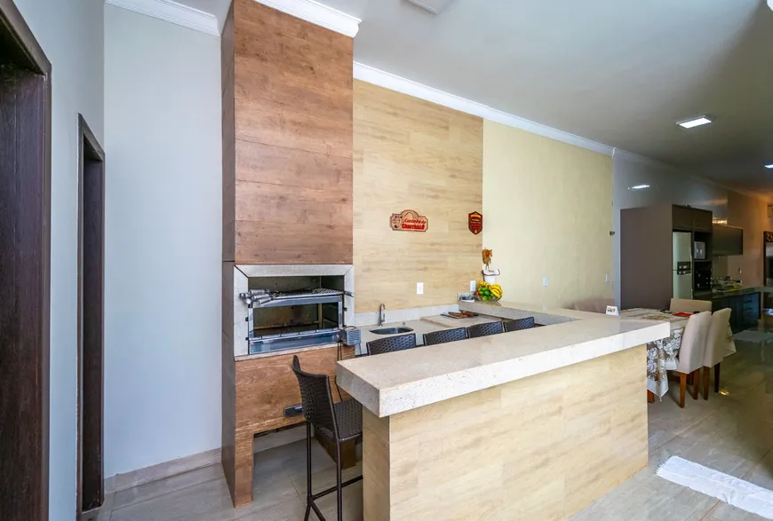 Foto 1 de Casa com 3 Quartos à venda, 165m² em Residencial Interlagos, Rio Verde