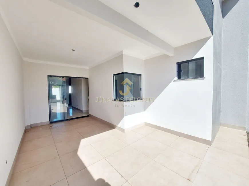 Foto 1 de Casa com 3 Quartos à venda, 84m² em Loteamento Madrid, Maringá