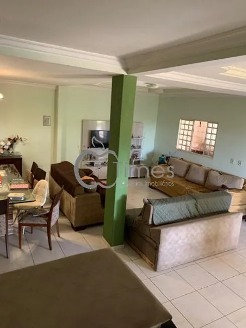 Foto 1 de Casa com 4 Quartos à venda, 269m² em Setor Sevene, Goiânia