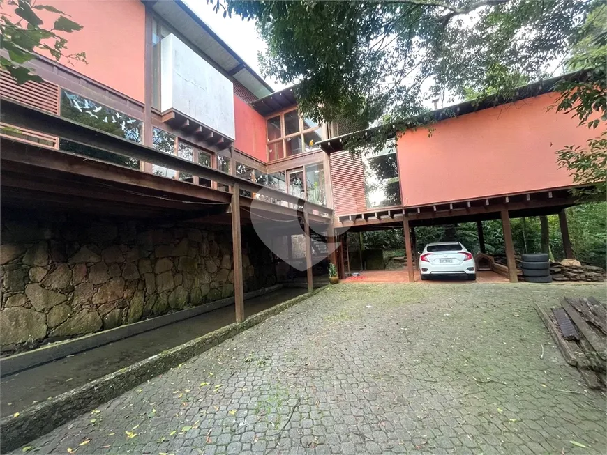 Foto 1 de Casa de Condomínio com 3 Quartos à venda, 290m² em Serra da Cantareira, Mairiporã