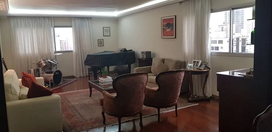 Foto 1 de Apartamento com 3 Quartos à venda, 260m² em Moema, São Paulo