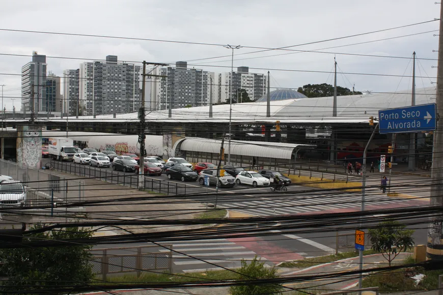 Foto 1 de Sala Comercial com 4 Quartos para alugar, 75m² em Sarandi, Porto Alegre