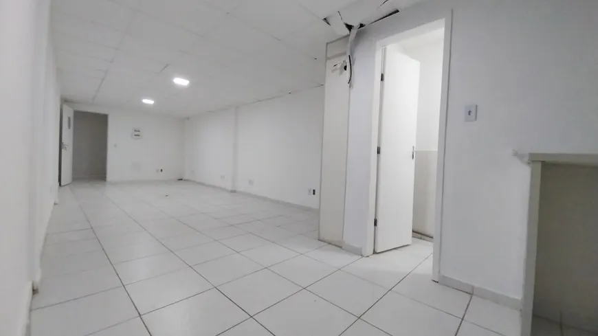 Foto 1 de Sala Comercial para alugar, 30m² em Campo Grande, Rio de Janeiro