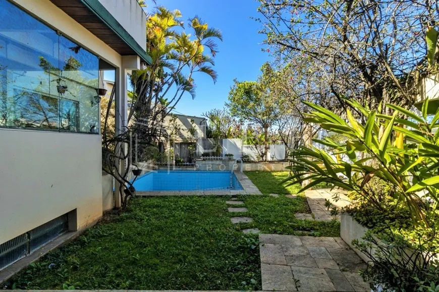 Foto 1 de Casa com 4 Quartos à venda, 400m² em Pacaembu, São Paulo