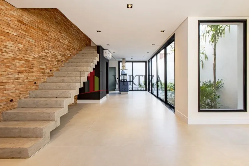 Foto 1 de Casa com 3 Quartos à venda, 122m² em Vila Olímpia, São Paulo