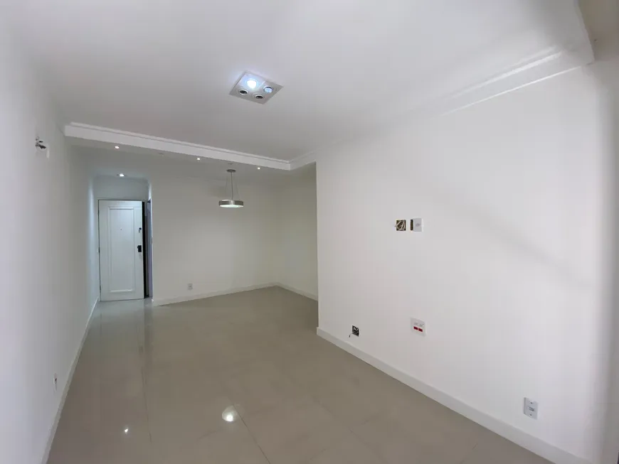 Foto 1 de Apartamento com 3 Quartos para alugar, 100m² em Praia do Canto, Vitória