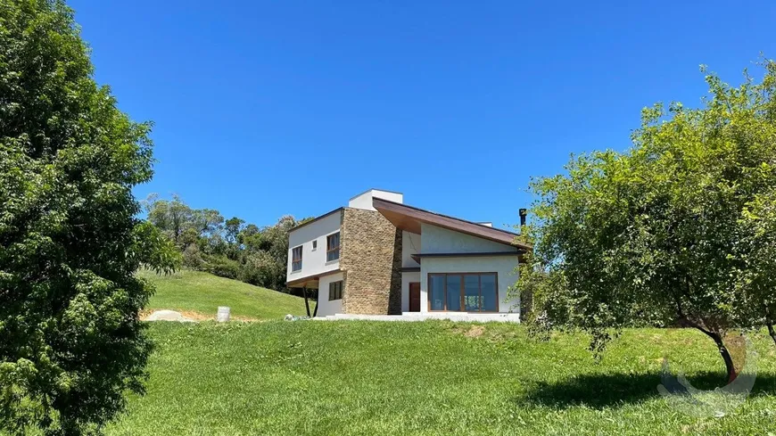 Foto 1 de Casa de Condomínio com 4 Quartos à venda, 250m² em Invernadinha, Rancho Queimado