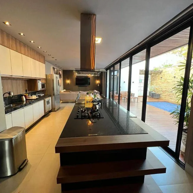 Foto 1 de Casa com 3 Quartos à venda, 295m² em Jardim Califórnia, Cuiabá