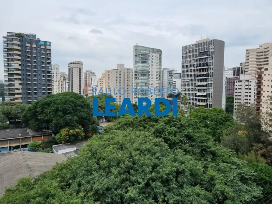 Foto 1 de Apartamento com 2 Quartos à venda, 39m² em Moema, São Paulo