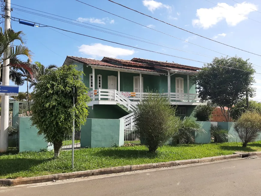 Foto 1 de Casa com 3 Quartos à venda, 198m² em Morro Estevão, Criciúma