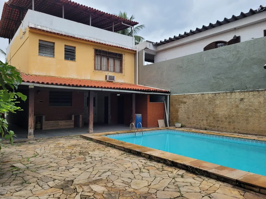 Foto 1 de Casa com 4 Quartos para venda ou aluguel, 260m² em Encantado, Rio de Janeiro