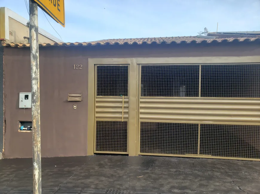 Foto 1 de Casa com 2 Quartos para alugar, 55m² em Aero Rancho, Campo Grande