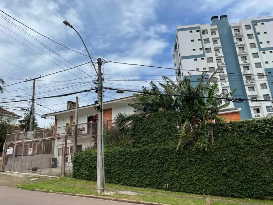 Foto 1 de Casa com 4 Quartos à venda, 390m² em Jardim do Salso, Porto Alegre