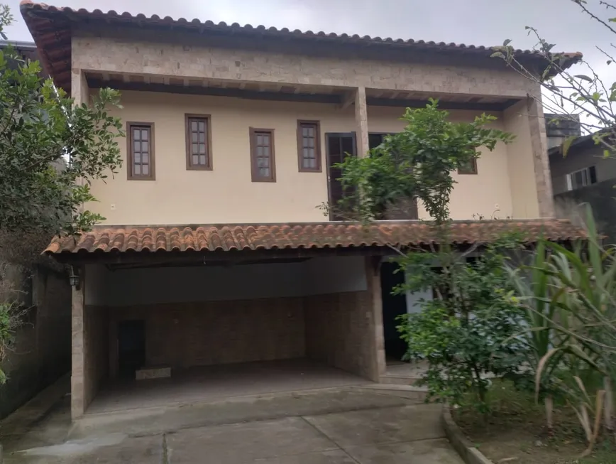 Foto 1 de Casa com 3 Quartos à venda, 180m² em Jardim Catarina, São Gonçalo