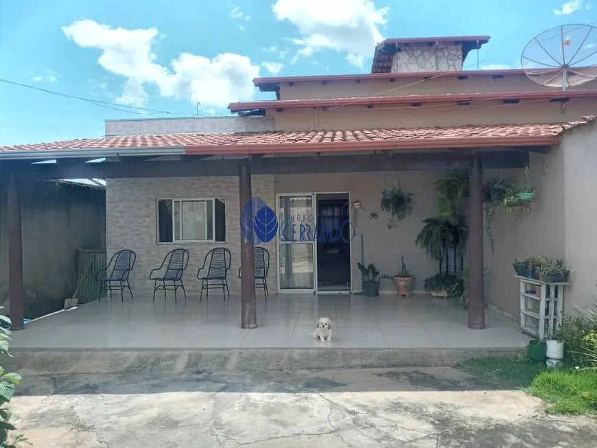 Foto 1 de Casa com 3 Quartos à venda, 200m² em Calixtolandia 2 Etapa, Anápolis