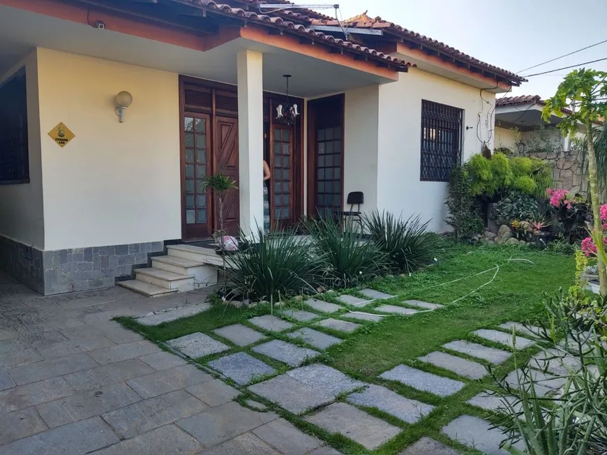 Foto 1 de Casa com 4 Quartos para venda ou aluguel, 340m² em Jardim Carioca, Campos dos Goytacazes