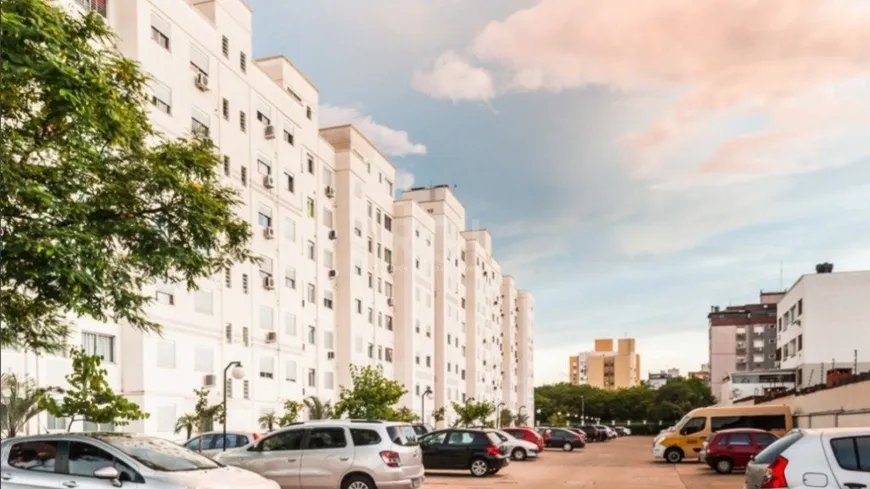 Foto 1 de Apartamento com 3 Quartos à venda, 63m² em Jardim Planalto, Porto Alegre