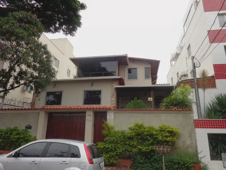 Foto 1 de Casa com 4 Quartos à venda, 260m² em Santa Mônica, Belo Horizonte