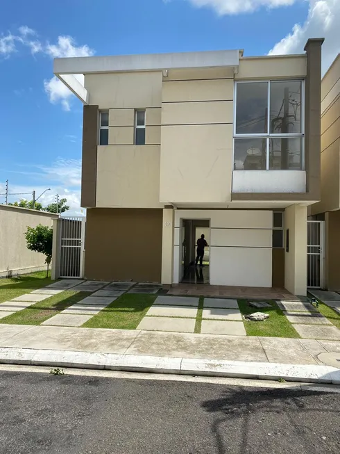 Foto 1 de Casa com 3 Quartos à venda, 145m² em Flores, Manaus