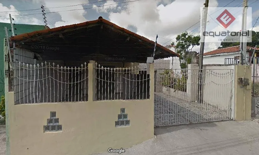Foto 1 de Casa com 3 Quartos à venda, 520m² em Cidade dos Funcionários, Fortaleza