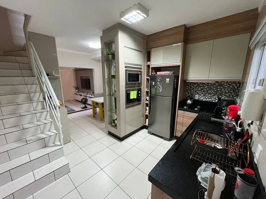 Foto 1 de Sobrado com 2 Quartos à venda, 70m² em Aventureiro, Joinville