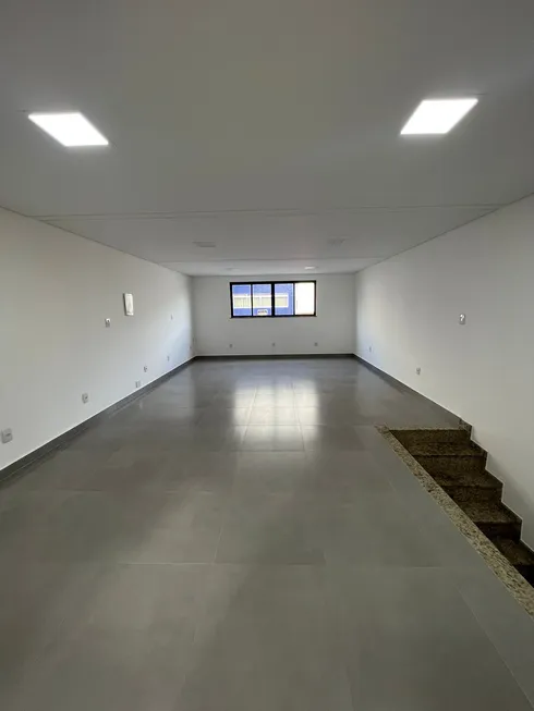 Foto 1 de Sala Comercial com 2 Quartos para alugar, 45m² em Centro, Macaé