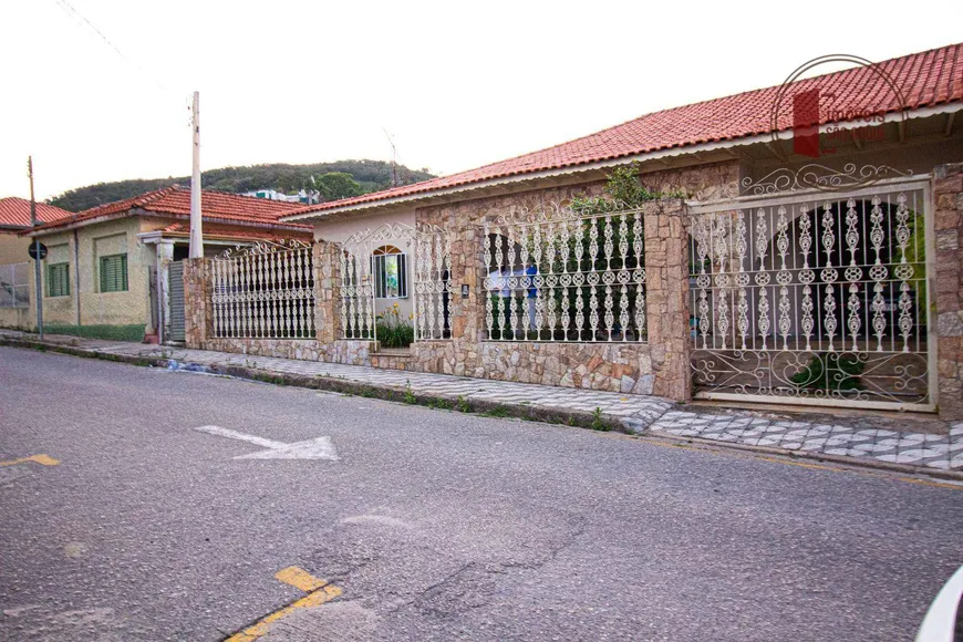 Foto 1 de Casa com 3 Quartos à venda, 252m² em Vila Marques, São Roque