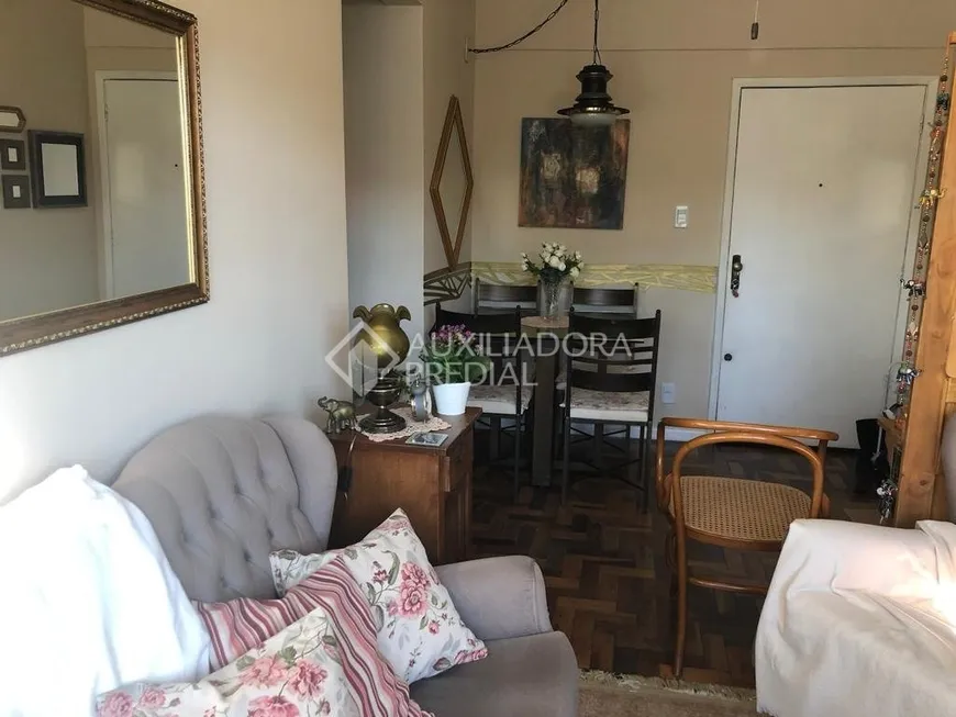 Foto 1 de Apartamento com 3 Quartos à venda, 68m² em Petrópolis, Porto Alegre