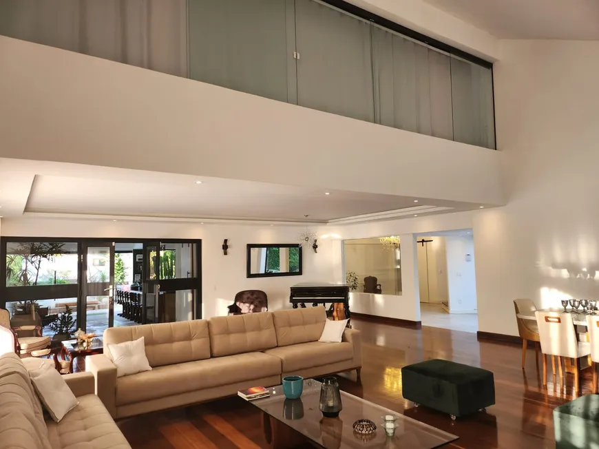 Foto 1 de Casa com 11 Quartos à venda, 720m² em Matapaca, Niterói