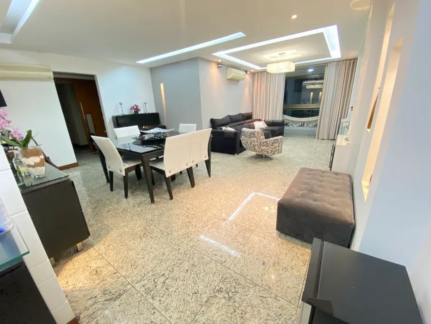 Foto 1 de Apartamento com 4 Quartos à venda, 200m² em Icaraí, Niterói