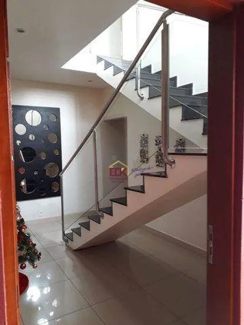 Foto 1 de Sobrado com 3 Quartos à venda, 150m² em Jardim Santo Onofre, São José dos Campos