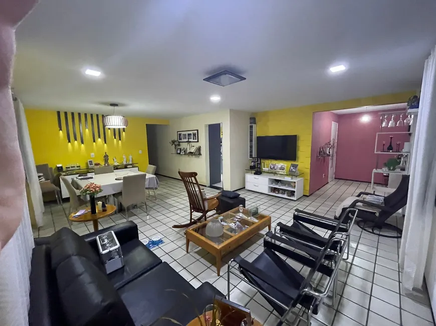 Foto 1 de Apartamento com 3 Quartos à venda, 135m² em Boa Vista, Recife